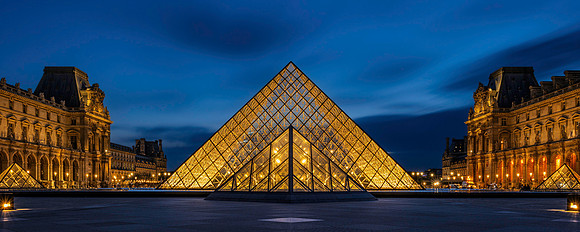 01,SE135,DP,Louvre_Blue_Hour.jpg