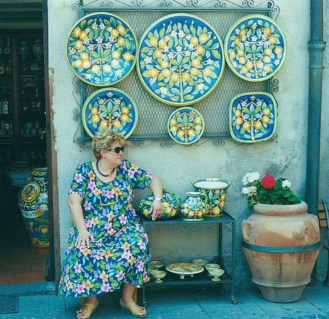 02,SE167,DP,Orvieto_Saleslady.jpg