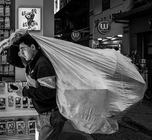 01,SE135,DB,Heavy_Load_in_the_Bazaar.jpg