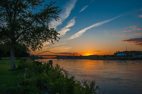 HM, Doug Conrad, "Missouri River Sunset"